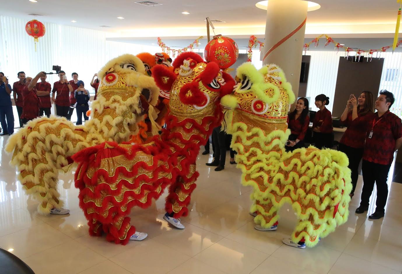 pertunjukan-barongsai-di-lobi_20170207_220937.jpg