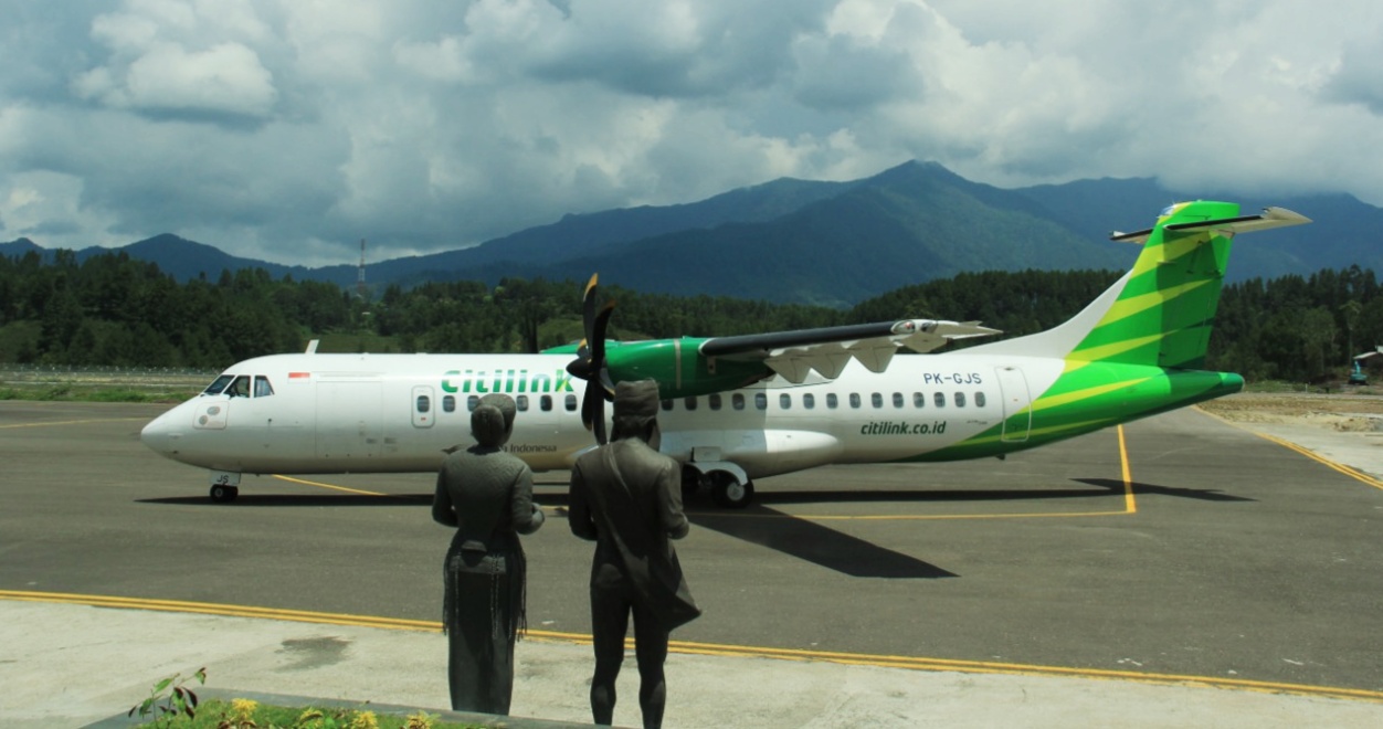 makassar/pesawat-atr-72-citilink-mendarat-di-bandara-toraja-kamis-8102020.jpg