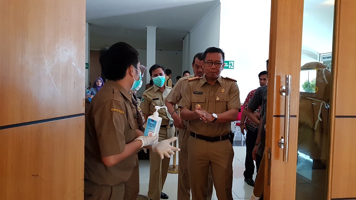 Cegah Virus Corona, Peserta Musrembang di Kantor Gubernur Dicek Suhu Tubuhnya