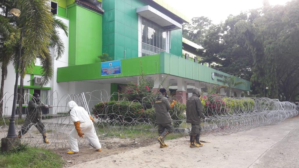 Dikhawatirkan Pasien Kabur, Lokasi Karantina Pasien PDP Covid-19 Sulbar Dipasangi Kawat Berduri