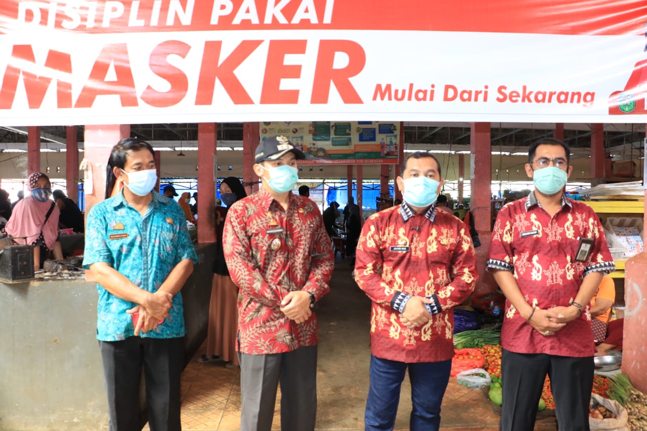 Pjs Bupati Luwu Timur Jayadi Nas Sosialisasi Masker di Pasar Sentral Malili