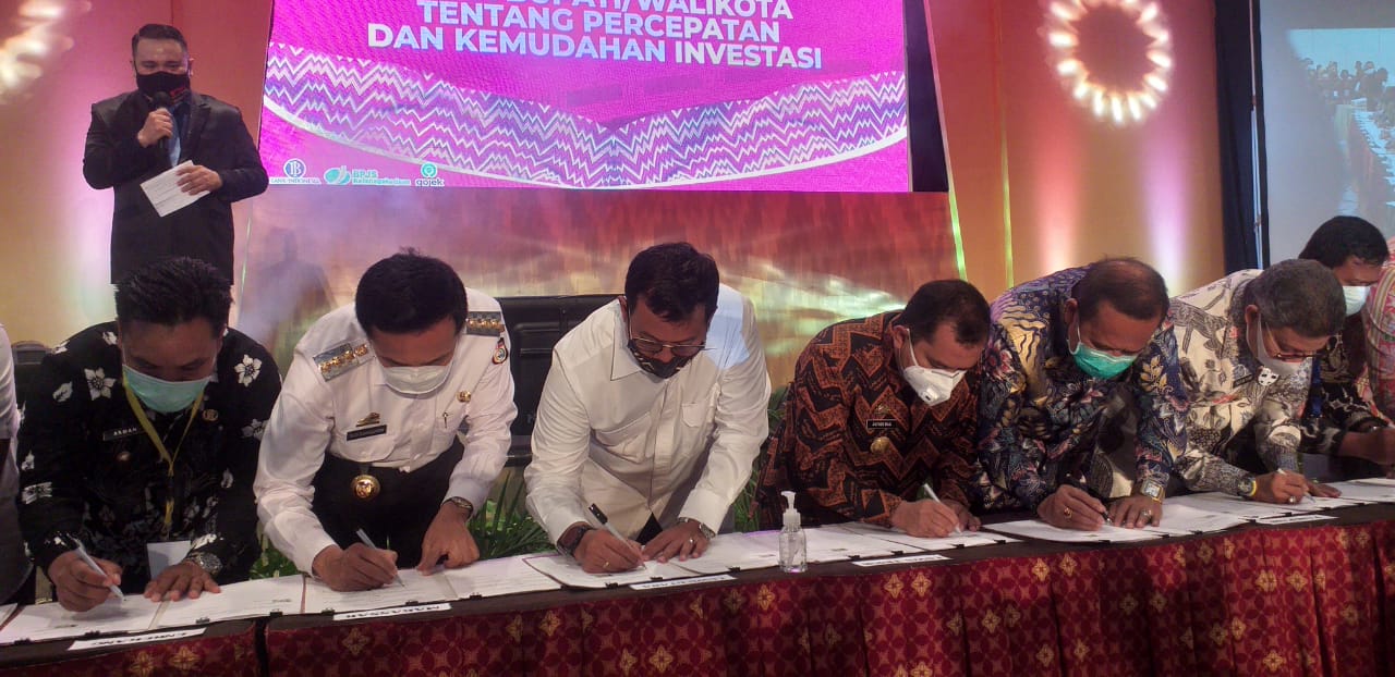 pjs-bupati-luwu-timur-jayadi-nas-teken-mou-tentang-percepatan-dan-kemudahan-investasi.jpg
