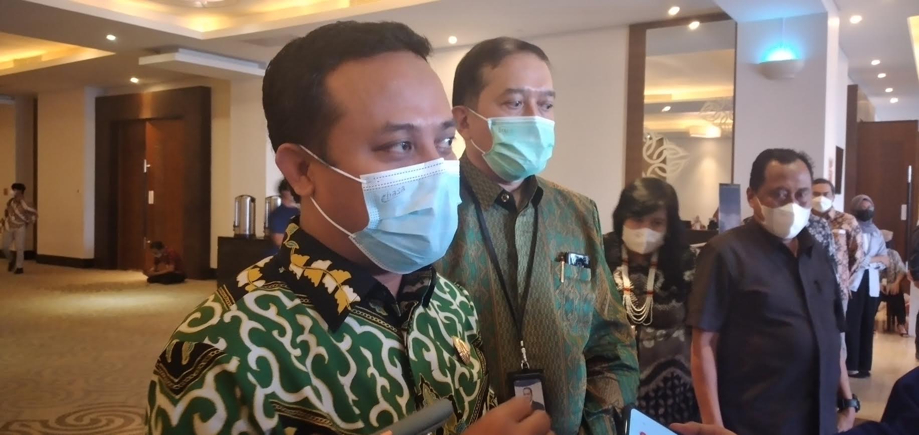 plt-gubernur-sulsel-andi-sudirman-sulaiman-usai-membuka-acara-di-four-points-by-sheraton.jpg