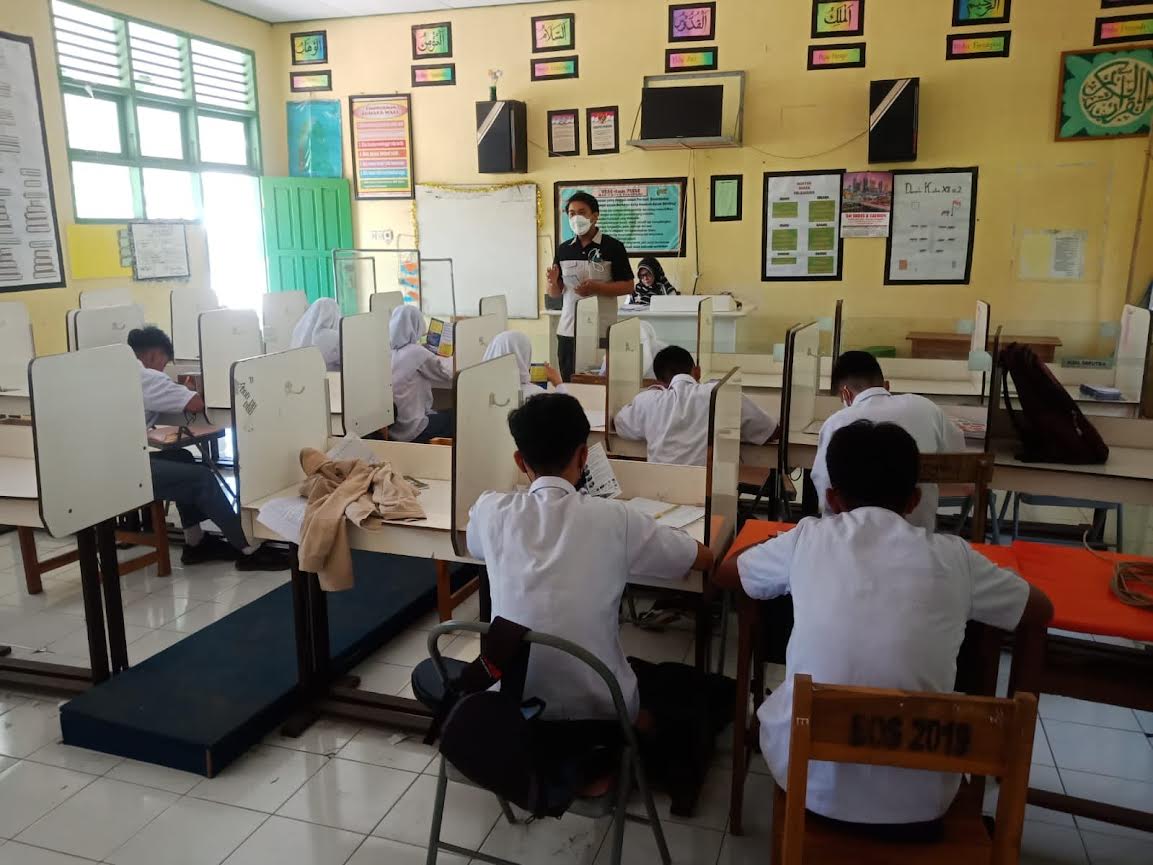 polibos-makassar-lakukan-sosialisasi-ke-beberapa-titik-sekolah-di-kota-parepare-3112021.jpg