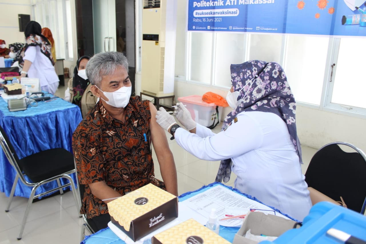 politeknik-ati-makassar-melakukan-vaksinasi-covid-19-dosis-pertama.jpg