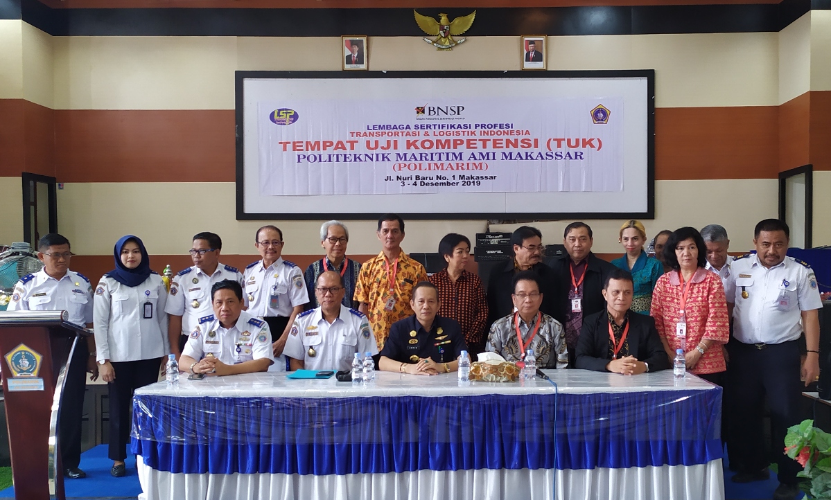 228 Taruna Polimarim Ikut Uji Kompetensi BNSP, Keahlian Forwarding dan Pengawasan Bongkar-Muat - politeknik-maritim-ami-makassar-atau-polimarim-menggelar-uji-kompetensi-4.jpg