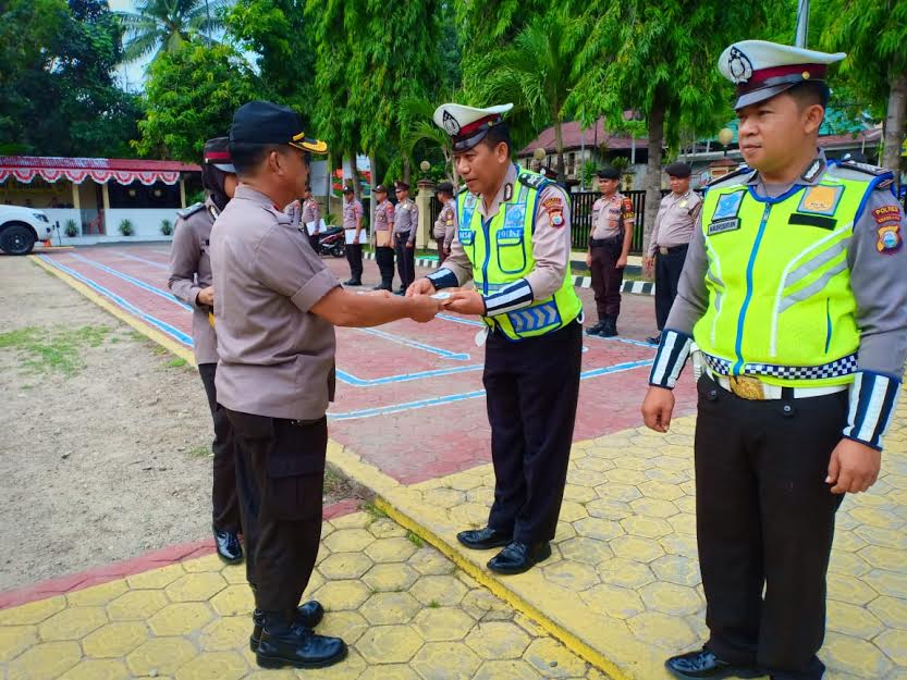polres-enrekang-memberikan-hadiah-atau-reward.jpg