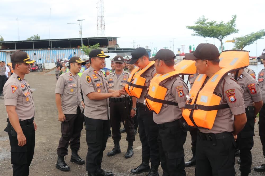polres-pelabuhan-makassar-menggelar-apel-gelar-pasukan-3.jpg