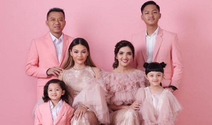 potret-keluarga-anang-hermansyah-dan-ashanty-bersama-empat-anak-anaknya.jpg