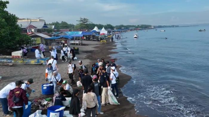 Peringati Hari Lingkungan Hidup Sedunia, PLN Laksanakan Program Bersih di 3 Pantai Kota Makassar - program-bersih-bersih-pln-2.jpg
