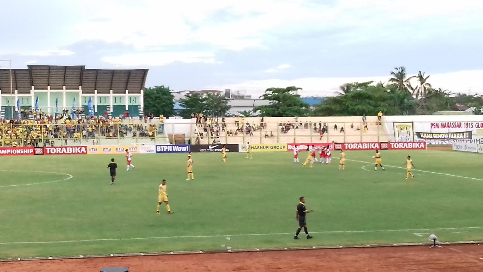 psm-makassar-unggul-0-2-di-menit-ke-57_20161001_181702.jpg