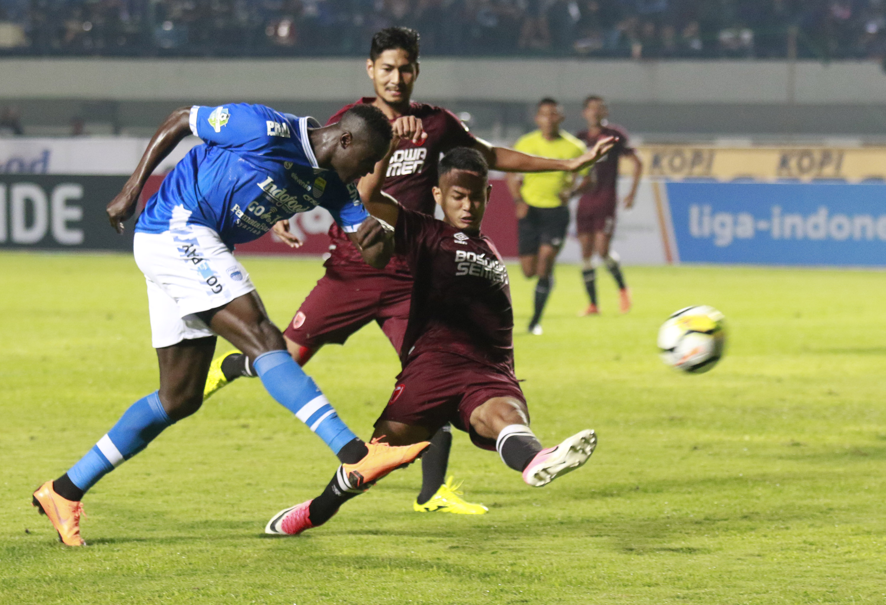 psm-makassar-vs-persib-bandung_20180523_232208.jpg