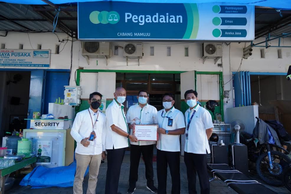 pt-pegadaian-persero-kanwil-vi-makassar-menyerahkan-bantuan-bagi-korban-gempa-sulbar.jpg
