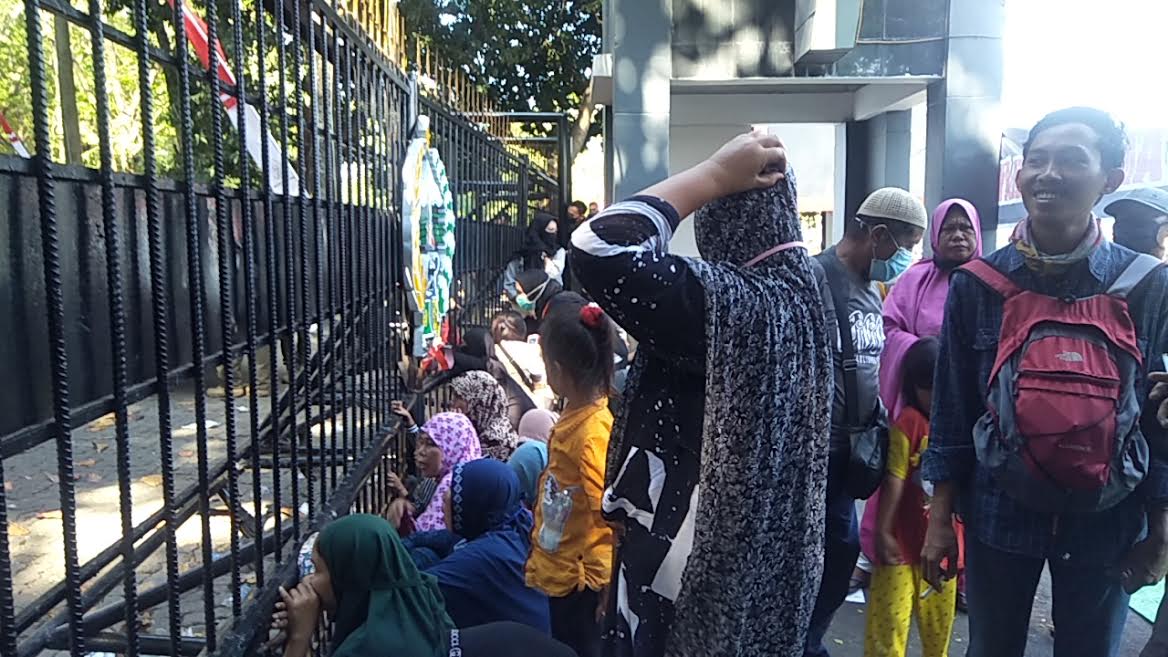 Tolak Tambang Pasir, Emak-emak Pulau Kodingareng Kembali Unjuk Rasa