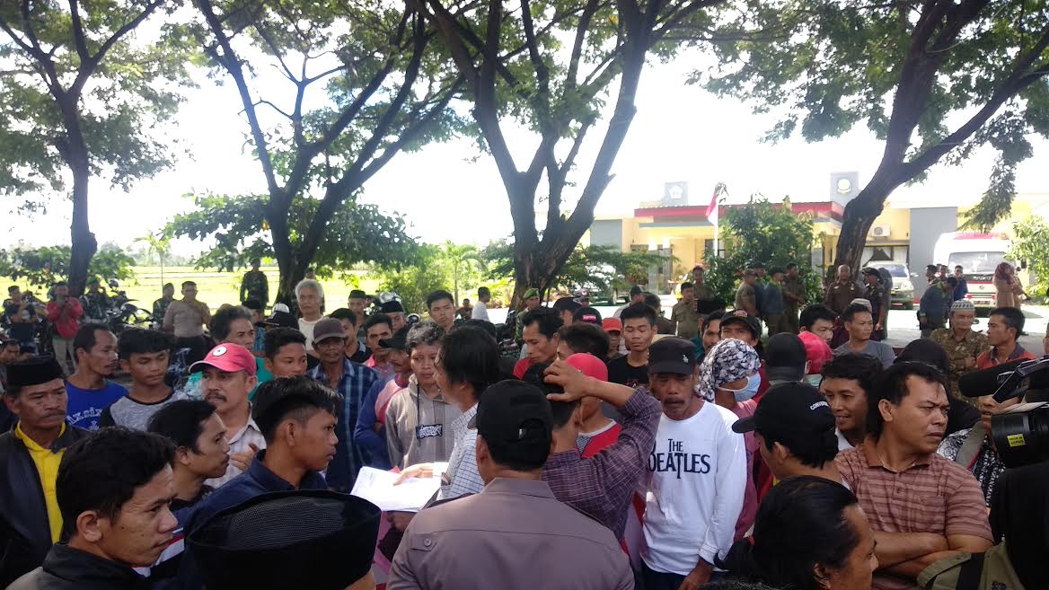 Hari Pertama Proses Rekap Suara, KPU Bantaeng Langsung Didemo