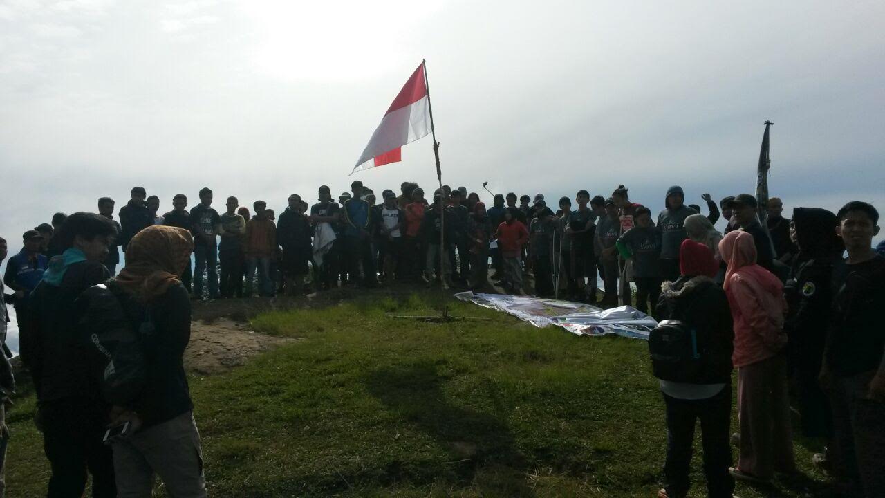 Taklukkan Puncak Gunung Sessean Toraja Utara, Tim Difabel Menembus Batas Lakukan Ini