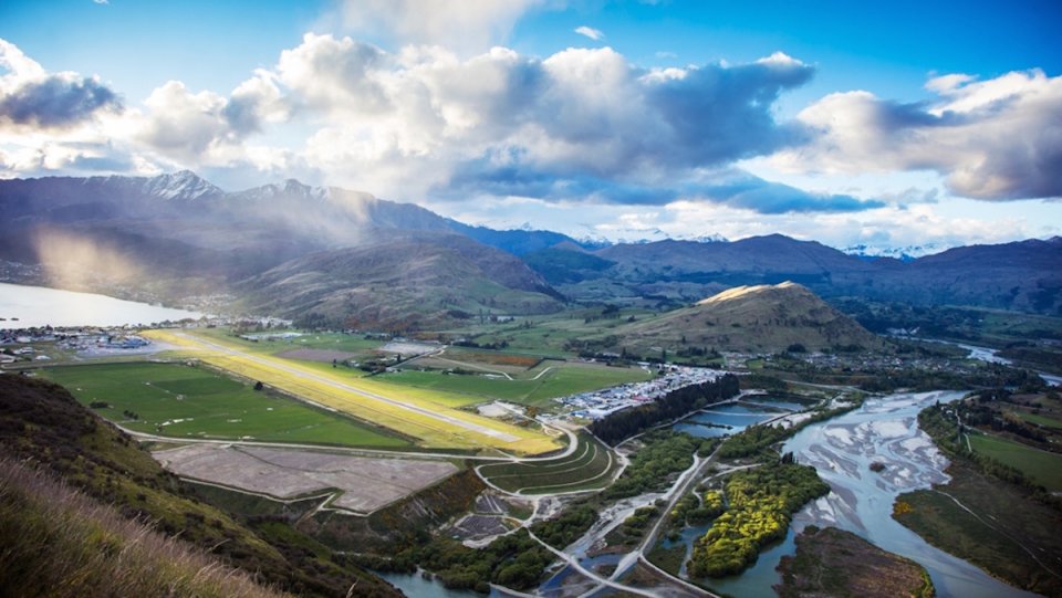 queenstown-airport-new-zealand_20160423_152416.jpg