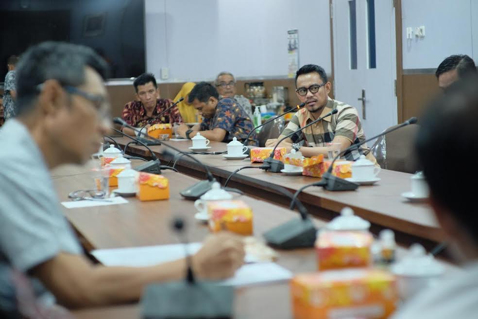 rapat-anggota-dprd-makassar-1932020.jpg