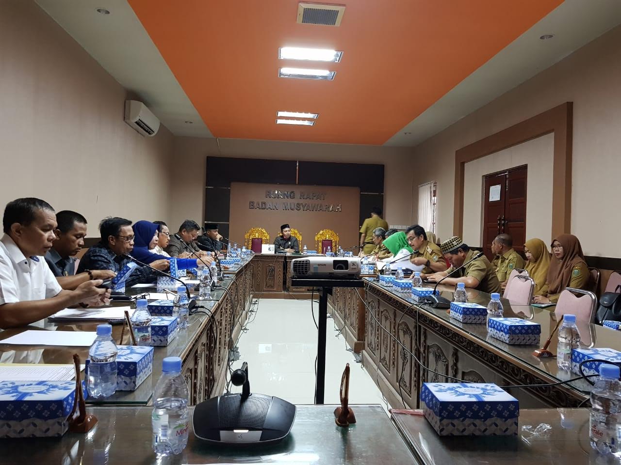 rapat-dengar-pendapat-dprd-takalar-bersama-kepala-bkpsdm-takalar-senin-4112019-siang.jpg