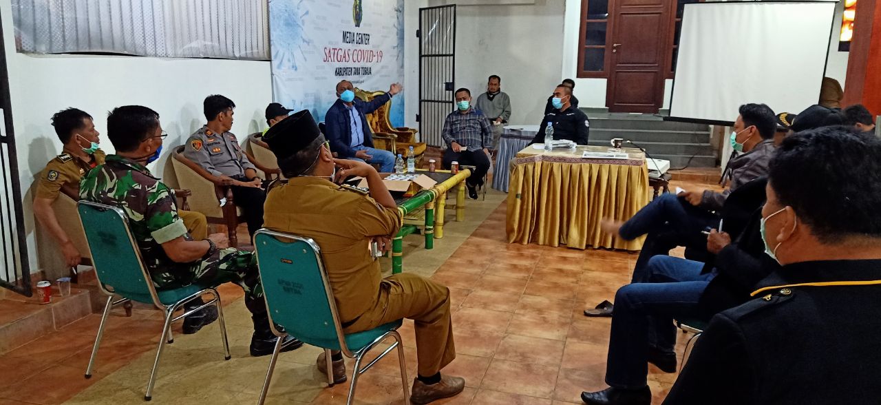rapat-koordinasi-pemkab-tana-toraja-dengan-forkopimda-terkait-lokasi-karantina-tki.jpg