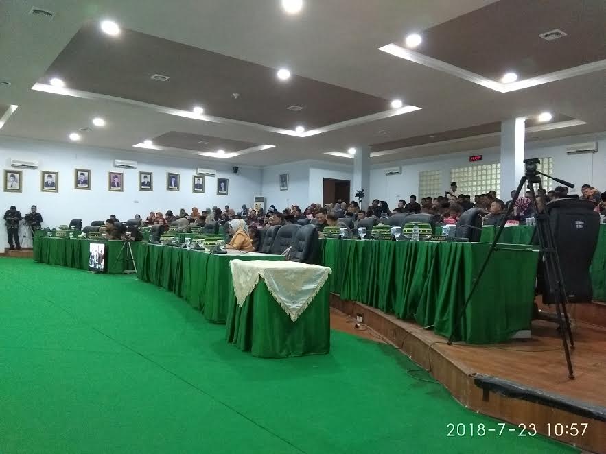 rapat-paripurna-di-dprd-soppeng_20180723_144513.jpg