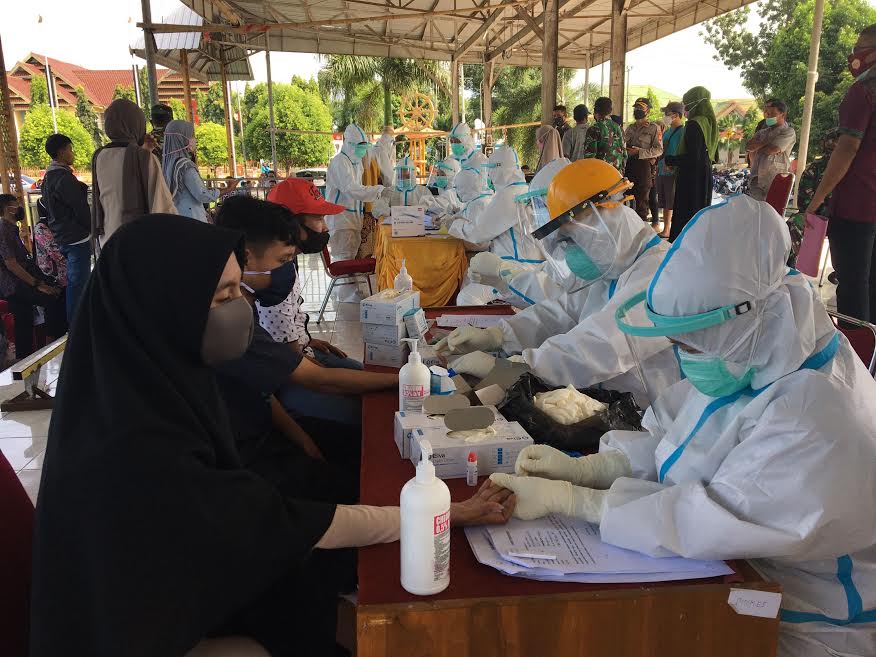 rapid-tes-massal-di-lapangan-pemuda-bulukumba-5.jpg