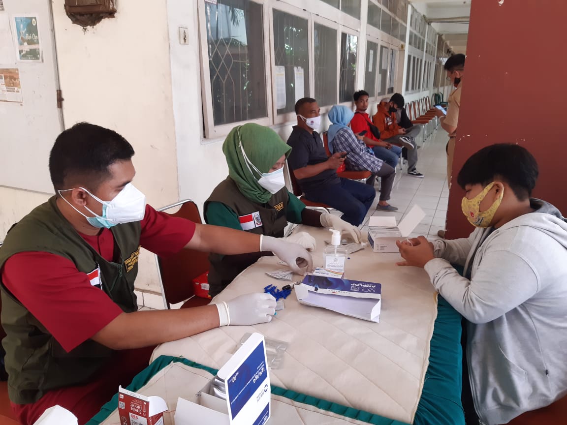 rapid-test-massal-yang-digelar-koni-sulawesi-selatan-selasa-27102020.jpg