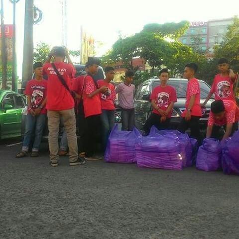 Red Gank D'Bugis Bagi Takjil di Pettarani