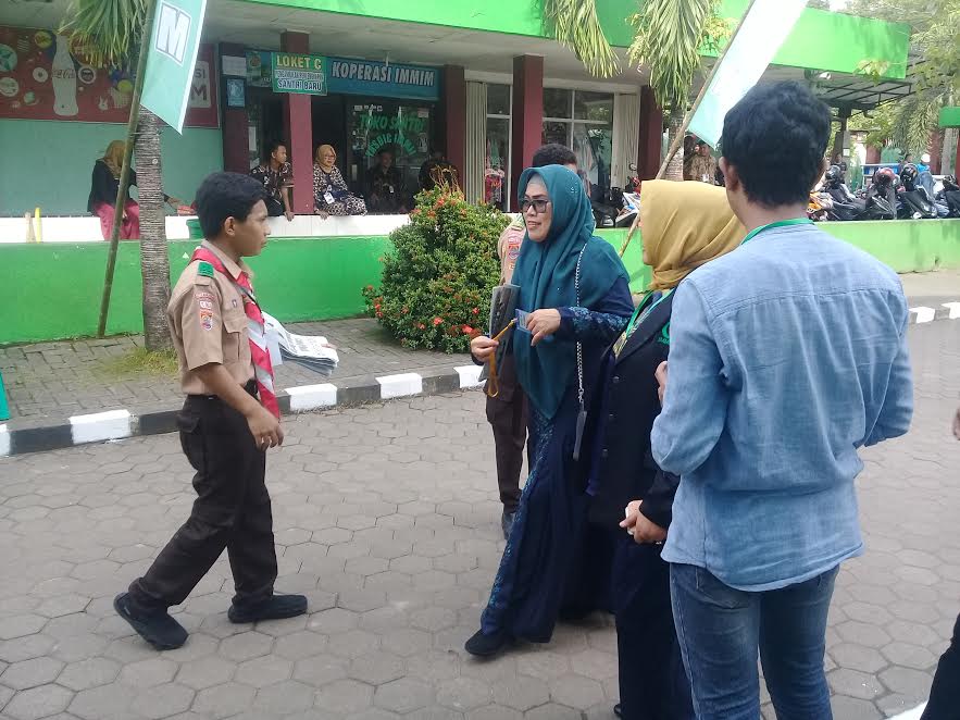 rektor-uim-dr-majdah-m-zain-tiba-di-lokasi-mubes.jpg