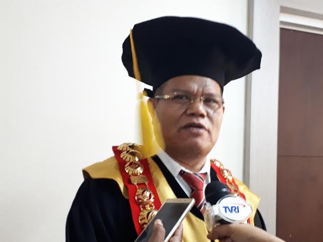 rektor-unm-prof-husain-syam_20180515_154202.jpg