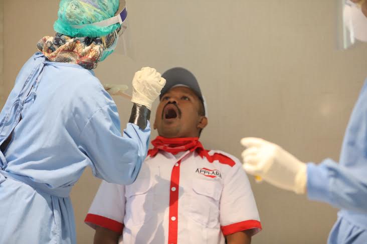 Foto Resmi Dikukuhkan, Tim Relawan Appi-Rahman Langsung Jalani Swab Test