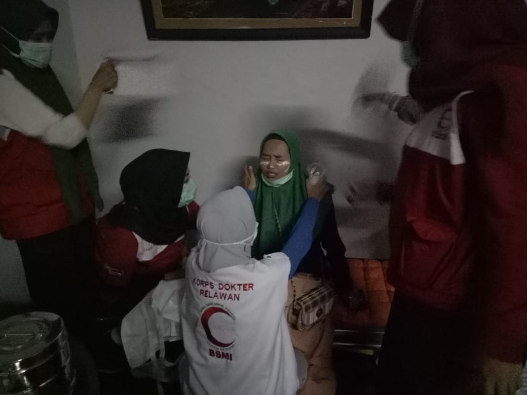 Korban Rusuh Berdatangan, Tim Medis Bulan Sabit Merah di Makassar Batal Pulang