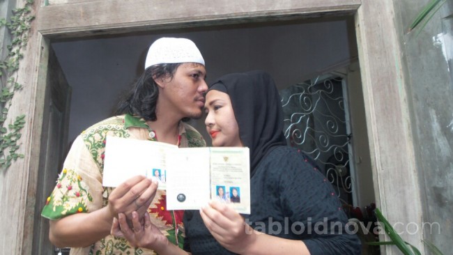 TRIBUNWIKI: Jadi Pelintas Kanker, Menikah dengan Asisten, Ini Profil dan Karir Ria Irawan