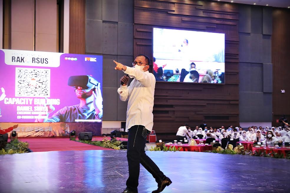 ribuan-peserta-menghadiri-acara-rakorsus-pemerintah-kota-makassar-di-hotel-four-poin-1.jpg<pf>ribuan-peserta-menghadiri-acara-rakorsus-pemerintah-kota-makassar-di-hotel-four-poin-2.jpg<pf>ribuan-peserta-menghadiri-acara-rakorsus-pemerintah-kota-makassar-di-hotel-four-poin-3.jpg<pf>ribuan-peserta-menghadiri-acara-rakorsus-pemerintah-kota-makassar-di-hotel-four-poin-4.jpg