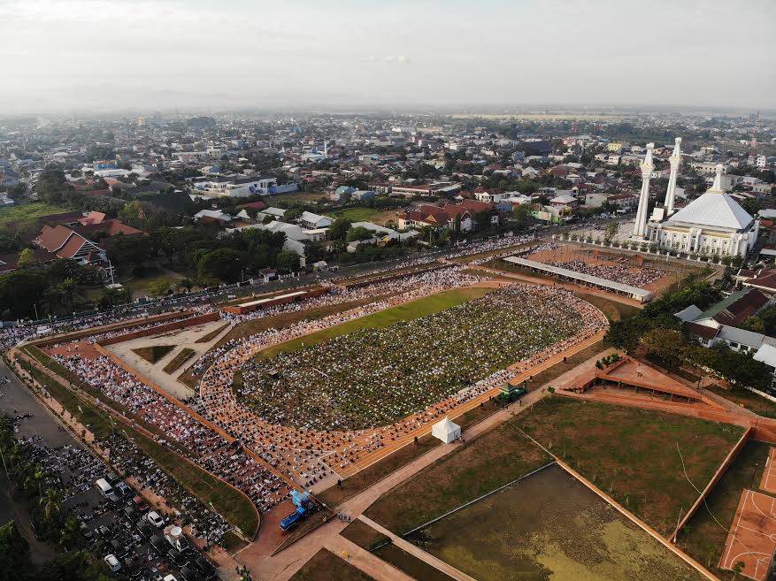 ribuan-umat-muslim-melaksanaan-salat-idul-adha-1441-hijriah-di-sungguminasa-2.jpg