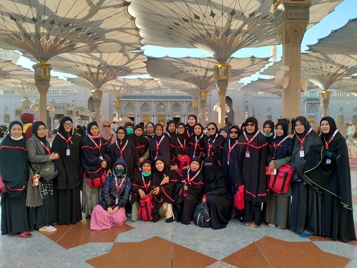 rombongan-umrah-al-jasiyah-travel-berfoto-bersama-sebelum-pandemi-covid-19.jpg