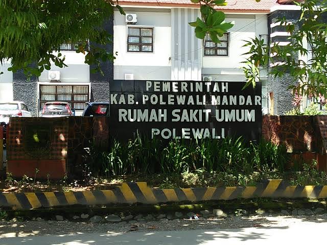 rsud-polewali-mandar-di-jl-poros-mamasa-polman-kecamatan-polewali-2662020.jpg