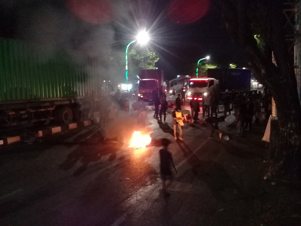 Dua Jam Diblokade, Jl Sultan Alauddin Perlahan Dilalui Kendaraan