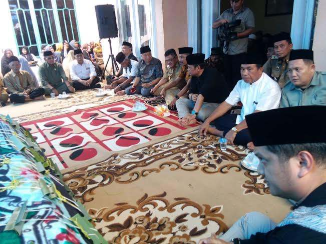 Bupati Luwu dan Walikota Palopo Melayat ke Rumah Duka Orangtua Basmin Mattayang