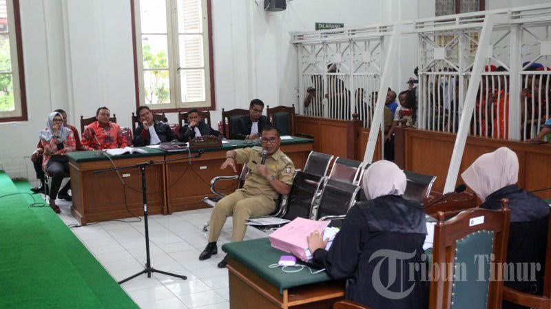 Pakai Baju Dinas, Danny Pomanto Bersaksi di Pengadilan Tipikor Makassar - sak3f_20171016_213244.jpg