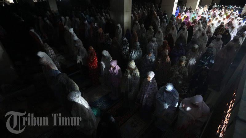 Mengejar Malam Lailatul Qadar, Bolehkah Wanita Haid dan Nifas Ikut Iktikaf di Masjid? Ini Kata Ustad