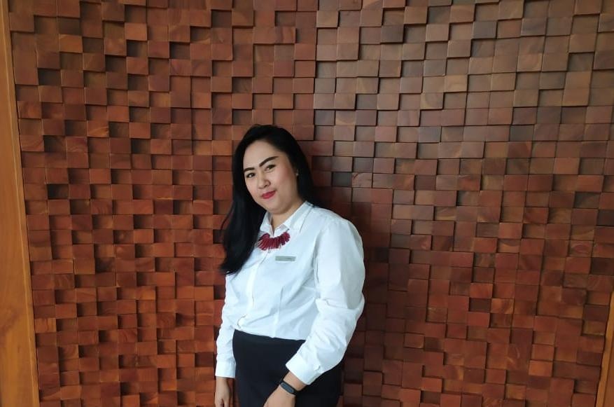 sales-executive-whiz-prime-hotel-sudirman-makassar-citra-alam-putri.jpg