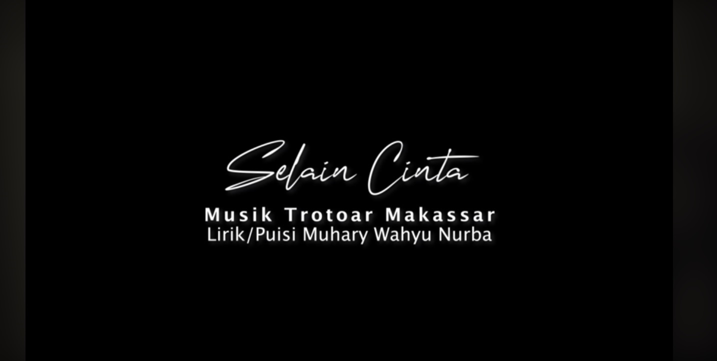 sastrawan-asal-makassar-muhary-wahyu-nurba-bersama-komunitas-musik-trotoar-makassar.jpg