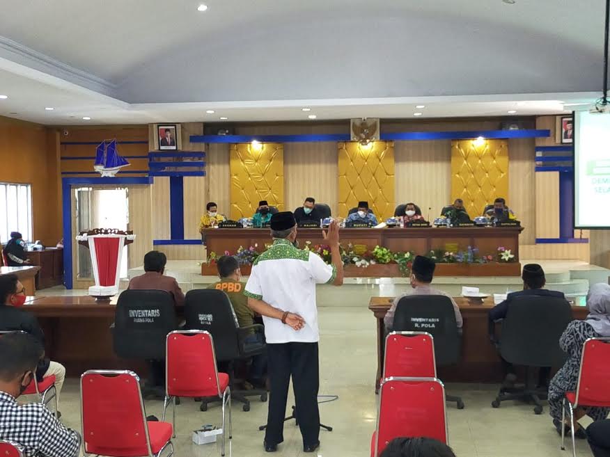 satgas-khusus-di-ruang-pola-kantor-bupati-bulukumba-jumat-2472020.jpg