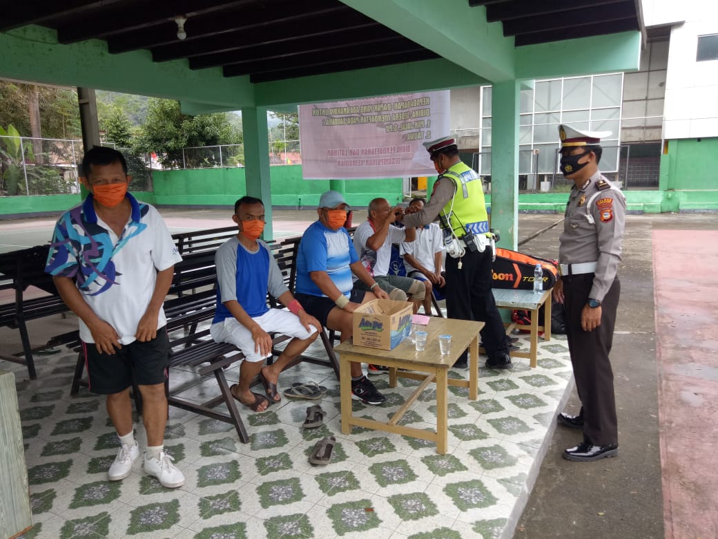 satlantas-polres-enrekang-memberikan-pembinaan-dan-penyuluhan-serta-membagikan-masker.jpg