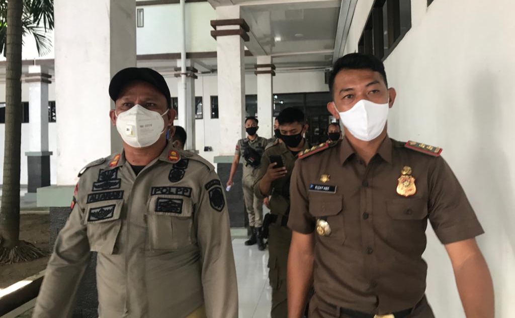 satpol-pp-kabupaten-gowa-sidak-asn-yang-tidak-bermasker.jpg