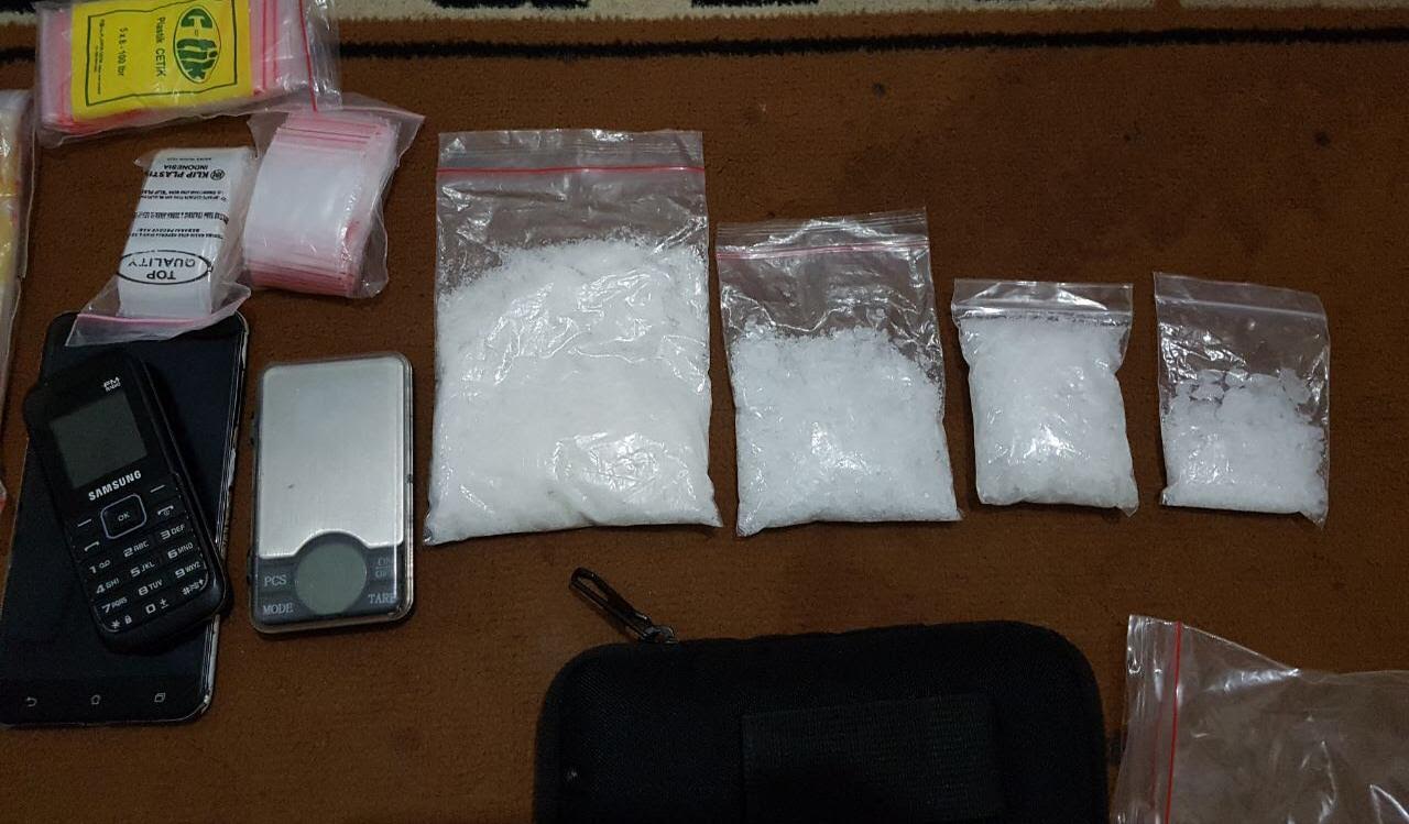 satresnarkoba-polrestabes-makassar-menggagalkan-peredaran-narkotika-di-makassar.jpg