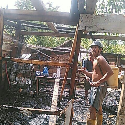 satu-unit-rumah-warga-hangus-di-dusun-wellang-pellang-luwu-utara_20171025_120438.jpg