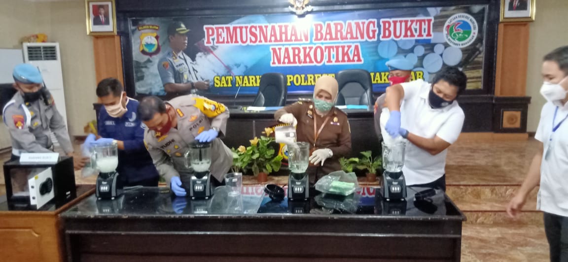 Satuan Narkoba Polrestabes Makassar Musnahkan Barang Bukti 1,7 Kg Sabu