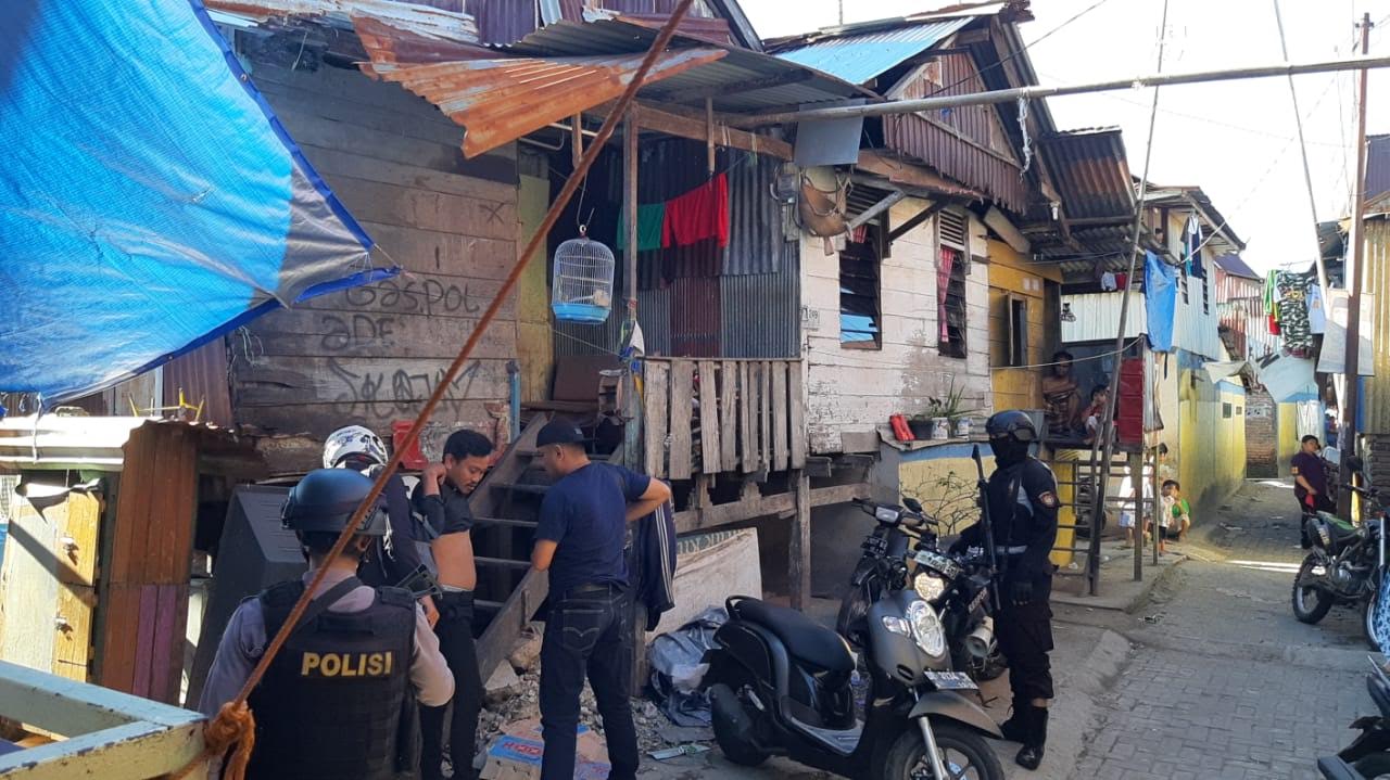 Satres Narkoba Polres Pelabuhan Makassar Tangkap Pria di Kampung Narkoba